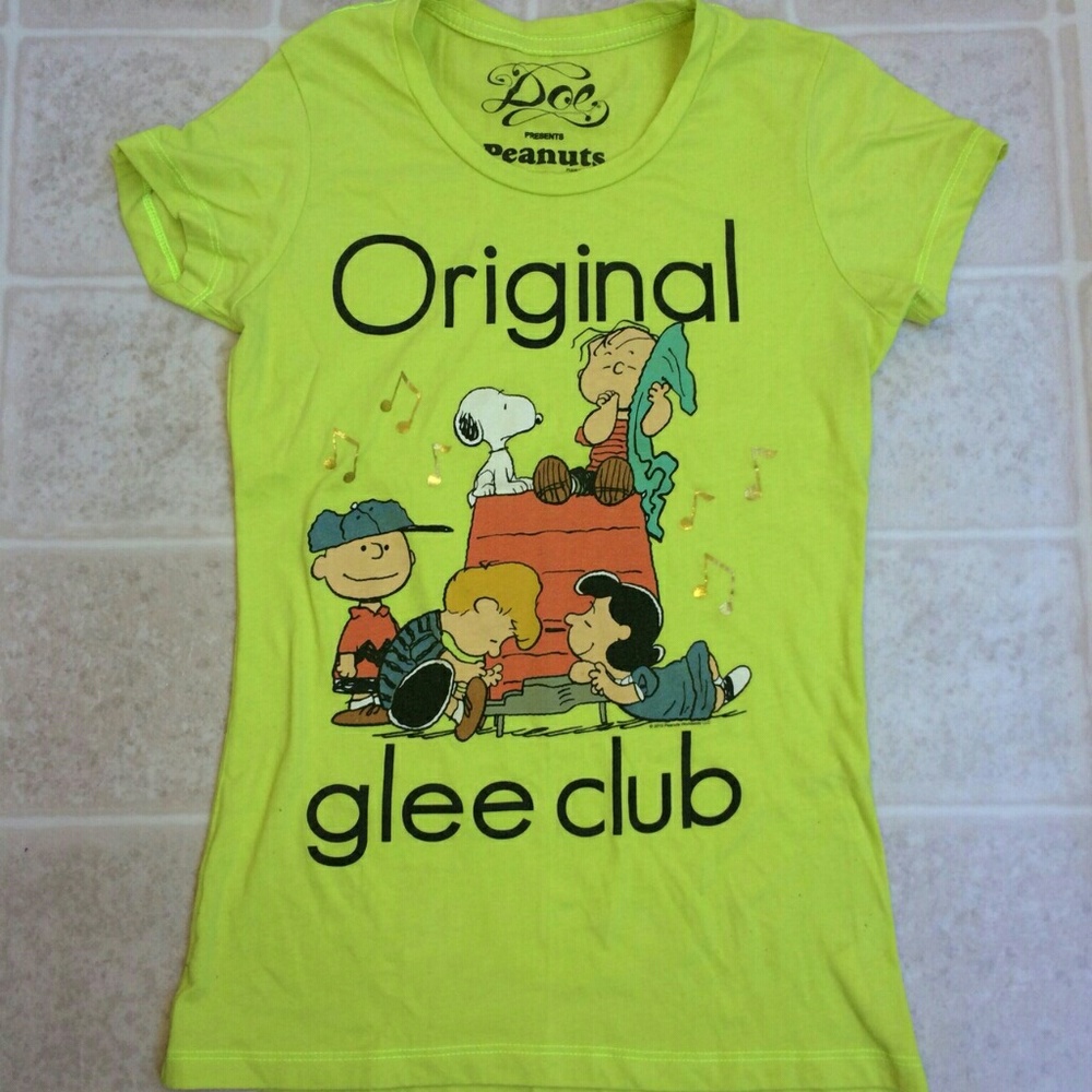 Amazing Adorable Peanuts and Friends Shirt! 😊🏈